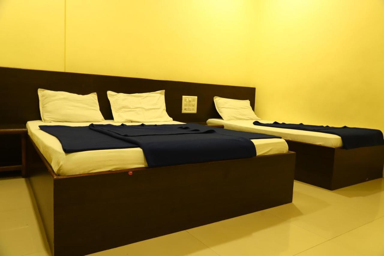 Sai Madhavi Palace Hotel Shirdi Bagian luar foto